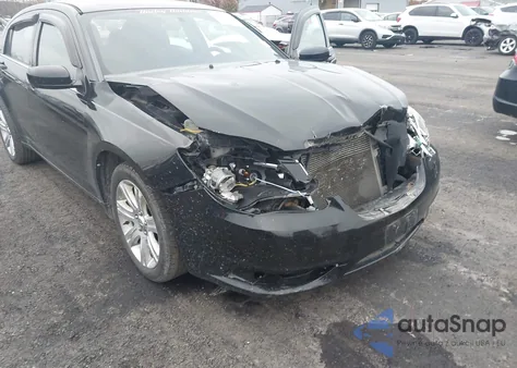 2013 Chrysler 200 Lx z USA, uszkodzony, nr VIN 1C3CCBAB0DN765271
